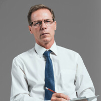 <span color-type="color" style="color: #2b2b2d;"><span style="font-weight: 700;">Эдуард Воробьев - специалист&nbsp;</span><span style="font-weight: 700;">по оборудованию и логистике</span><br></span>